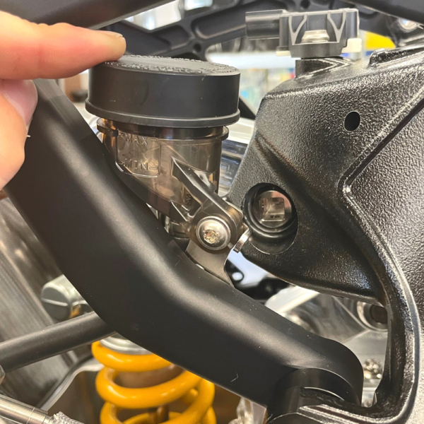 Bracket OEM brake fluid reservoir – Bild 2